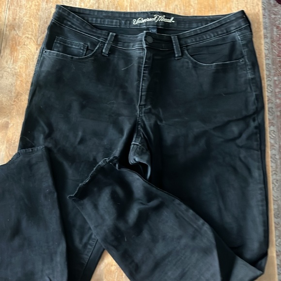 Universal Thread - Picture 2 of 3